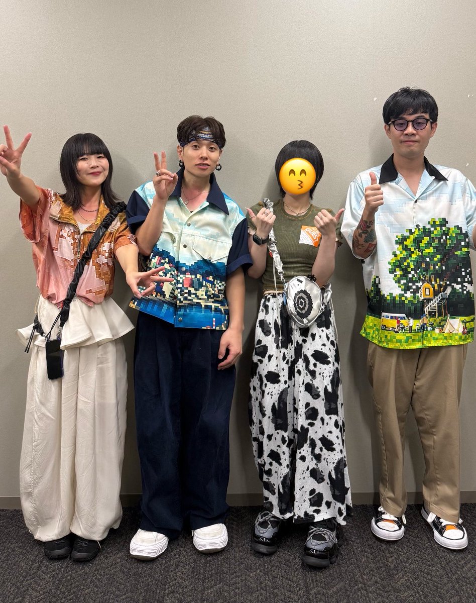 fuzuzu's tweet photo. 【WORK】
Saucy Dog ARENA TOUR 2026-2027 NEW GAME＋
グッズ9点含め弊社色々とお手伝いさせていただいてます！
1.2日目神戸伺いました✌️🐶
とってもまろやかピースフルでしたありがとうございました。
まだツアー中なので完走後またたくさんお知らせさせてください🐾 https://t.co/k34L53UR2k