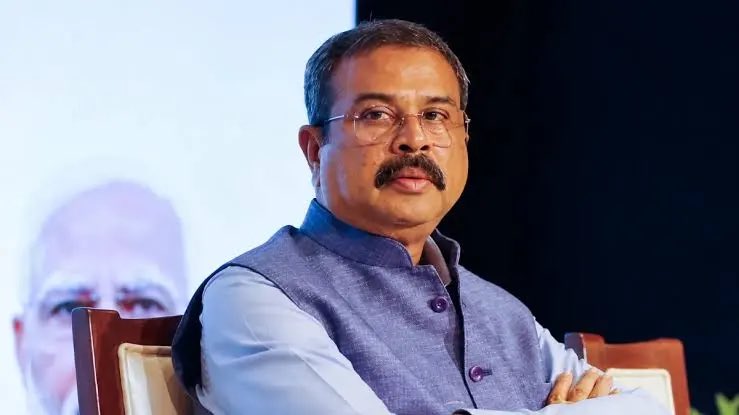 ComradeMalal's tweet photo. क्या रंगीन देश है अपना।

एक लठैत जी को नकल नहीं रोकने के लिए इस्तीफ़ा देना पड़ा था। दूसरे लठैत जी को नक़ल रोकने के लिए इस्तीफ़ा देना पड़ेगा।

🤣 https://t.co/HSIYDa2Csw