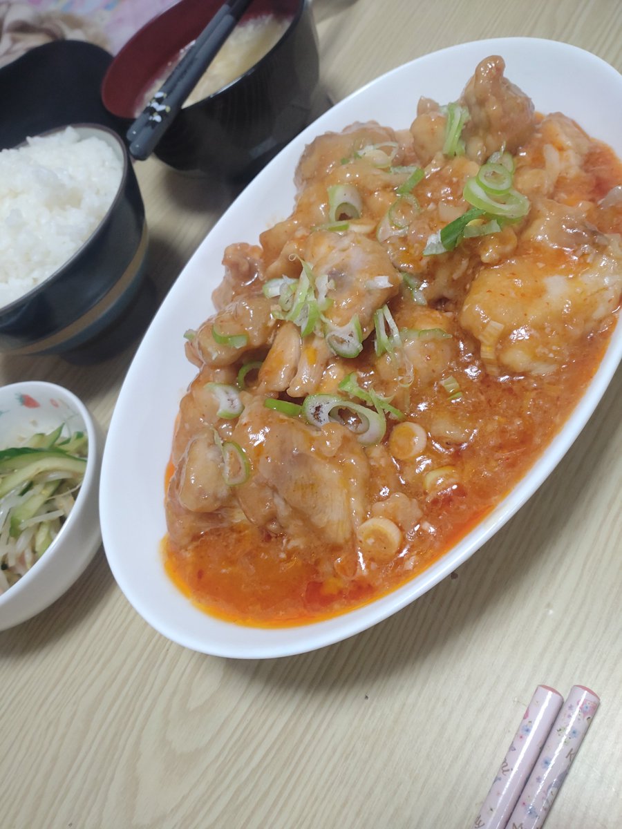 kanataro___0214's tweet photo. 本日はリクエストのとりちり！🐔
中華サラダとたまごすーぷつき( ˊᵕˋ* )♩ https://t.co/0oIRanhXCu