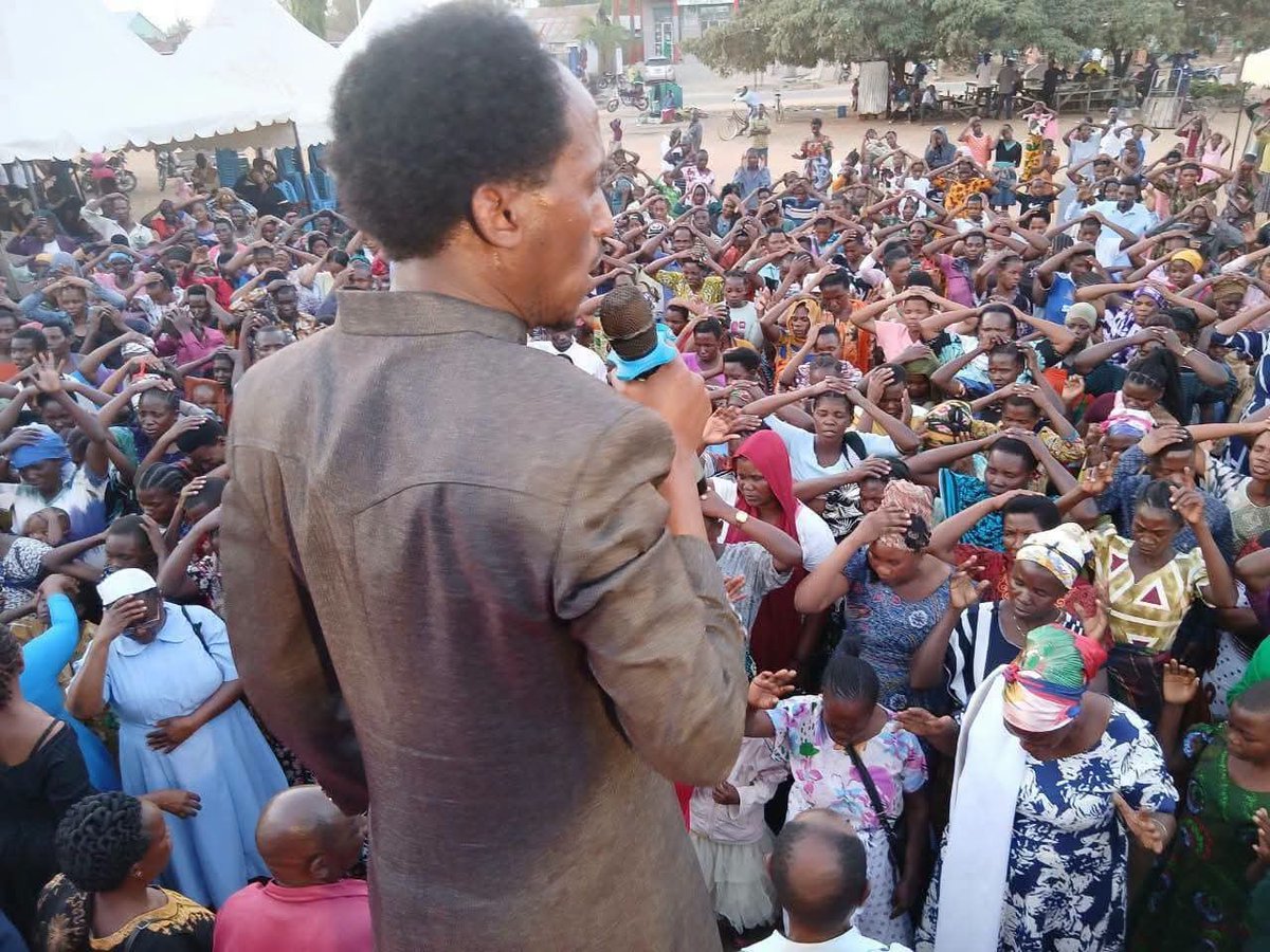 M8Kenya's tweet photo. I dedicate this day to Rev Adam Hajj.
He became a christian in Somali &amp; faced severe persecution

His mother's mammary glands were cut off. His wife's throat was slit.
He was smuggled to Kenya in a coffin

He still goes back to somali to do secret underground church services https://t.co/vALdwGd6gv