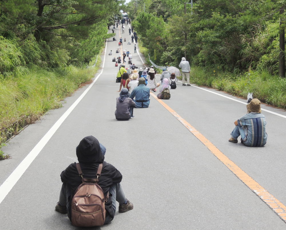 fm21wannuumui's tweet photo. 【画像公開】
沖縄県警のトップである県知事が変われば
このようなデタラメな抗議活動は
もう出来なくなるだろう。
私は平和運動を否定はしない。
ただ、法律と常識の範囲内でやりなさいということ。
こんな活動に沖縄県民の大多数は
もうウンザリしてるんだよ。 https://t.co/1RNp2OgtMo