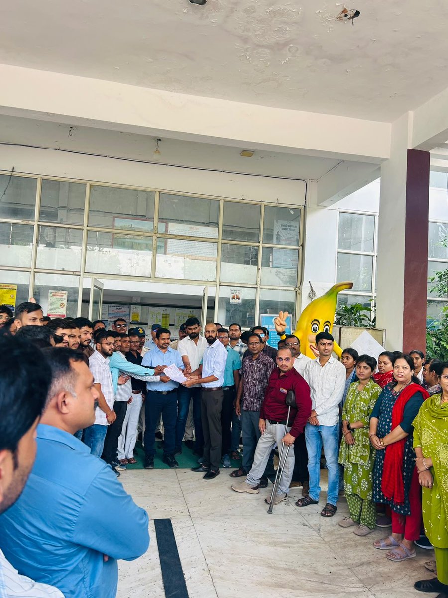 singhrahul213's tweet photo. निष्पादक से मुक्ति जरूरी है।

*#swamitvmp*
@DrMohanYadav51 @CMMadhyaPradesh @RevenueDeptMP @KaranSinghVerma https://t.co/ZB1rxEuMfc