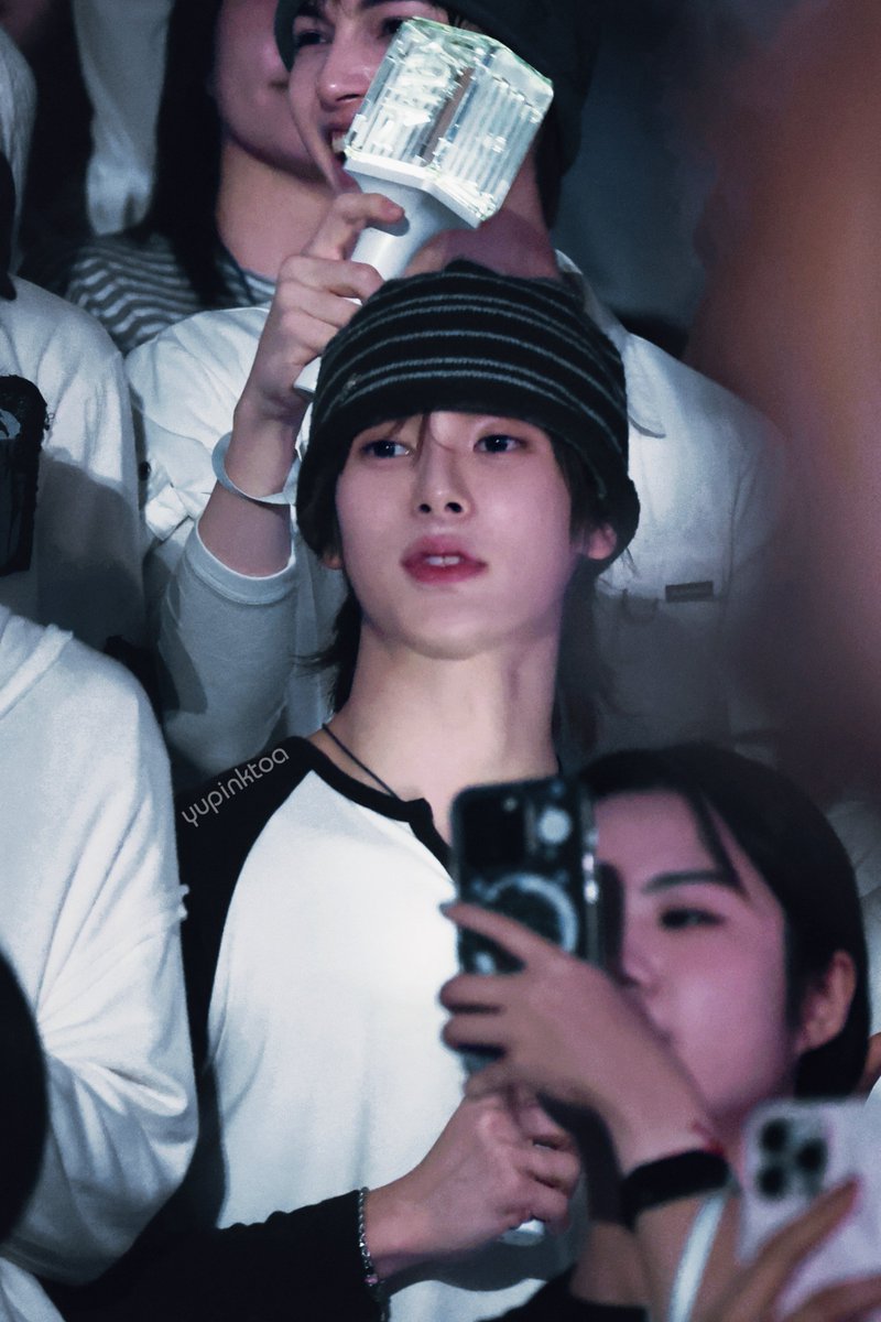 ohhyvnjun's tweet photo. 260920 Hyunjun today at NCT 127 concert🩷

#HYUNJUN #SMTR25 #현준 https://t.co/Vk4BBqYg2T