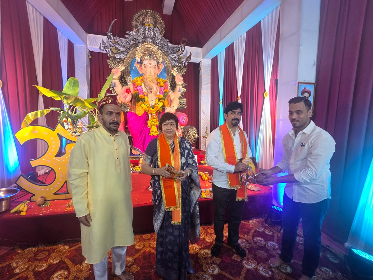 LavekarBharati's tweet photo. वक्रतुण्ड महाकाय, सूर्य कोटि समप्रभ ।
निर्विघ्नम कुरु मे देव, सर्वकार्येषु सर्वदा ।।
वर्सोवा विधानसभा क्षेत्रातील घरगुती व सार्वजनिक गणेश मंडळांना भेट देऊन श्री गणरायाचे मनोभावे दर्शन घेतले. यावेळी वर्सोवातील माझ्या बंधू-भगिनींशी संवाद साधण्याचे सौभाग्य लाभले. बाप्पाच्या आगमनाने सर्वत्र भक्ती, आनंद आणि उत्साहाचे मंगलमय वातावरण अनुभवायला मिळाले.  यावेळी  मा. नगरसेवक योगीराज दाभाडकर, मा. नगरसेविका रंजना पाटील तसेच भाजपचे पदाधिकारी आणि कार्यकर्ते उपस्थित होते.  श्री गणरायाच्या कृपेने सर्वांच्या जीवनात सुख, समृद्धी, आरोग्य आणि यश नांदो, हीच प्रार्थना!
गणपती बाप्पा मोरया! 🙏📷
वक्रतुण्ड महाकाय, सूर्य कोटि समप्रभ ।

निर्विघ्नम कुरु मे देव, सर्वकार्येषु सर्वदा ।।
Visited various Ganesh Mandals & Residents across the Versova Constituency and had the privilege of seeking the heartfelt blessings of Shri Ganraya. On this occasion, I was fortunate to interact with my brothers and sisters of Versova. With Bappa’s arrival, a divine atmosphere filled with devotion, joy, and enthusiasm could be experienced everywhere.  Also Present were  Ex Corporator Yogiraj Dabhadkar, Ex  Corporator Ranjana Patil, along with BJP Padhadhikaries  and karyakartas.  May Shri Ganraya’s blessings bring happiness, prosperity, good health, and success into everyone’s lives. This is my heartfelt prayer!

Ganpati Bappa Morya! 📷📷
#GanpatiBappaMorya #Ganeshotsav2026 #GanpatiDarshan #Versova #VersovaVidhansabha #MumbaiGanpati

@narendramodi @AmitShah @PMOIndia

@CMOMaharashtra @Dev_Fadnavis @mieknathshinde
@KirenRijij @rajnathsing @nitin_gadkar @MPLodha
@ShelarAshish @RaviDadaChavan
@BJP4India @BJP4Maharashtra
@BJP4Mumba @BJPLive @rashtrapatibhvn
