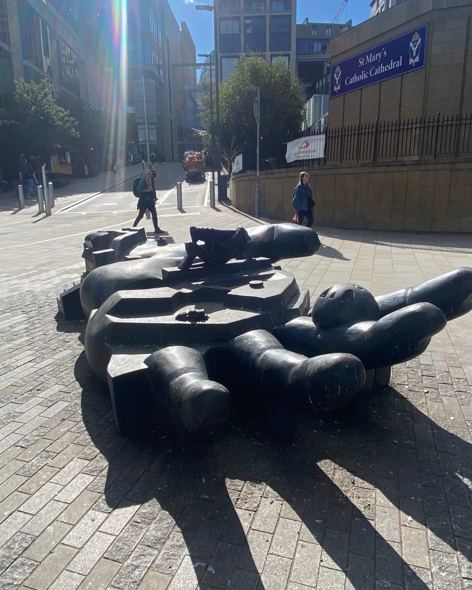 edinburgh's tweet photo. Born in Leith, Eduardo Paolozzi was later knighted and appointed as the Queen's Sculptor. Various Paolozzi sculptures can be seen across Edinburgh, with one of the most well-known at the top of Leith Walk. 

'The Manuscript of Monte Cassino' depicts a giant bronze hand, foot and ankle - given to the city by Sir Tom Farmer in 1991. Although moved temporarily in 2017 to make room for redevelopment of the area, the three-part sculpture was returned to its original home in 2020.