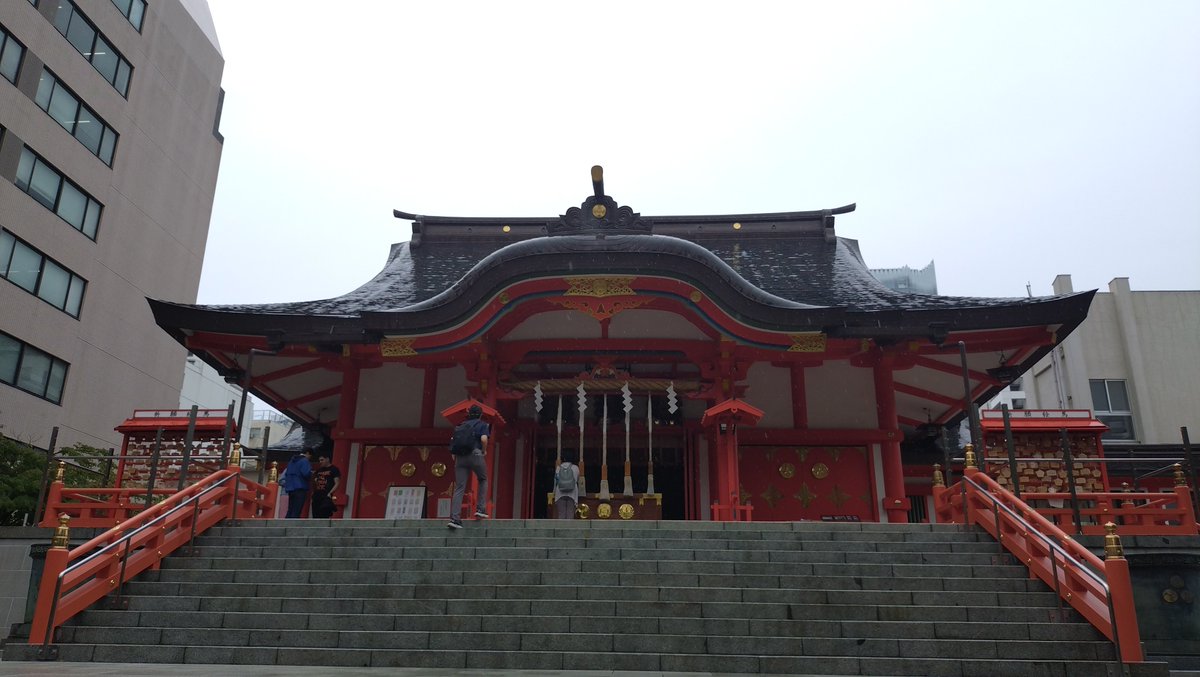 mnk_unk_tnk's tweet photo. 新宿に移動して『花園神社』に参拝させていただきました⛩️🙏お初で���⛩️水戸岡都電乗ったときから雨が降ってきてて3coinsで折りたたみ傘買ってました〜☔買う予定だったから🆗です https://t.co/ttm2P5xb11