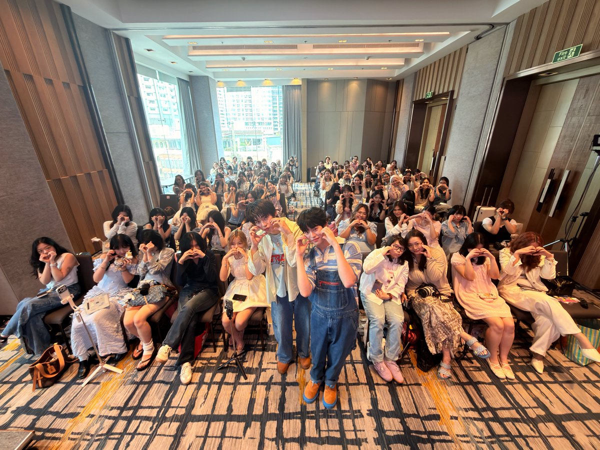 DomundiTV's tweet photo. จบลงไปแล้วสำหรับงาน TeeTeePor YUMMY POUCH Brand Event ✨

ขอขอบคุณแฟน ๆ ทุกคนที่มาเจอกัน และมาร่วมกิจกรรมไปด้วยกันกับ “ตี๋ตี๋” @twnpich และ “ป๋อ” @porsuppakarn ในวันนี้ และขอขอบคุณทุกกำลังใจที่ส่งมาให้ทั้งสองด้วยนะคะ 🥰

#YummyPouchTTP https://t.co/77pIy4QmMD