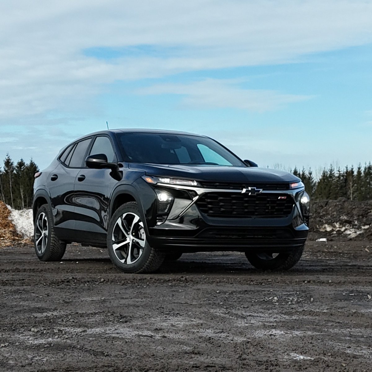 mostafaismail13's tweet photo. Can a cheap FWD SUV survive a real Canadian winter? I took the Chevy Trax 1RS into the Quebec mountains. With good snow tires, it handled steep hills surprisingly well—but one bizarre design choice was a major winter flaw. AWD or FWD? https://t.co/4ZLfDqBbmO
