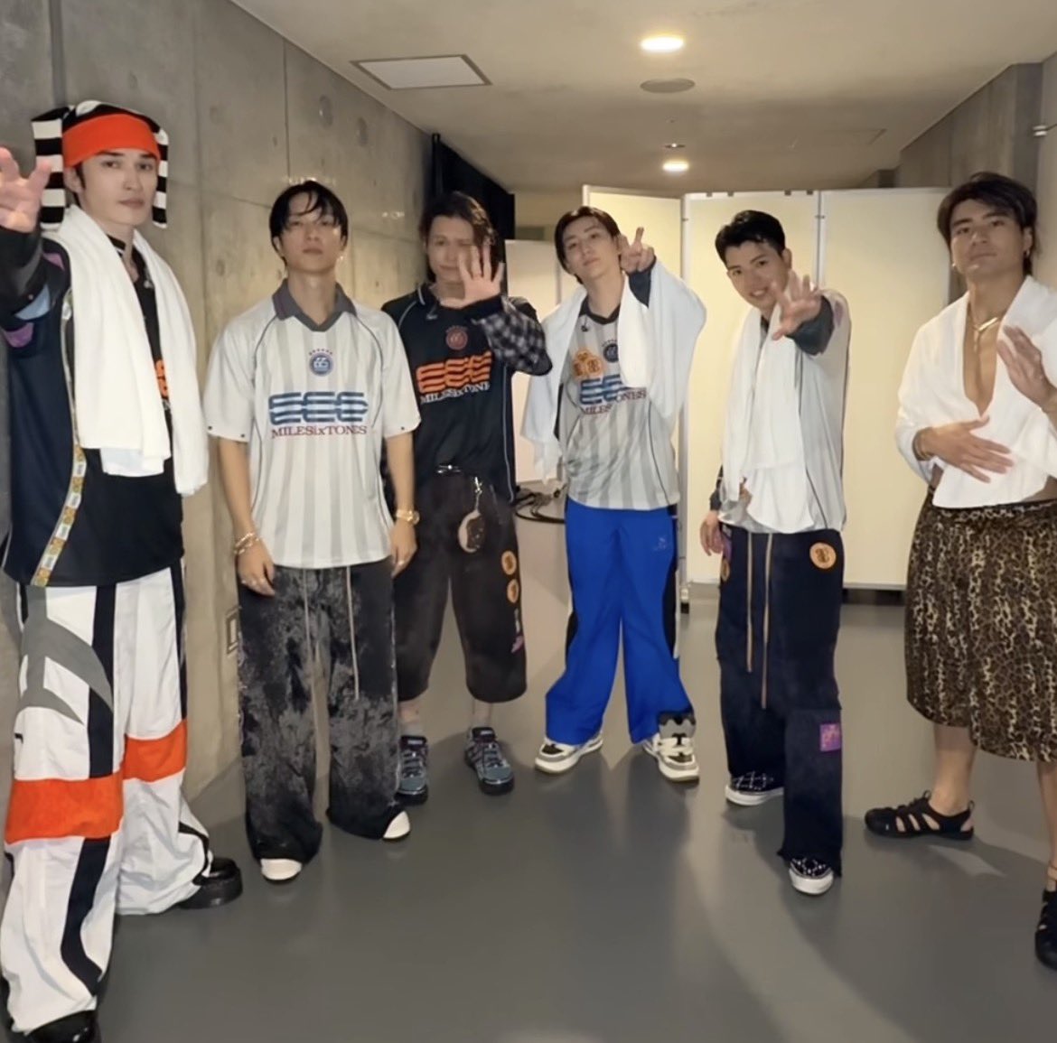 st__174's tweet photo. 汗も雨も滴る良い男だ  お疲れさまでした‼️#SixTONES_MILESixTONES https://t.co/qFxhBZvbrs