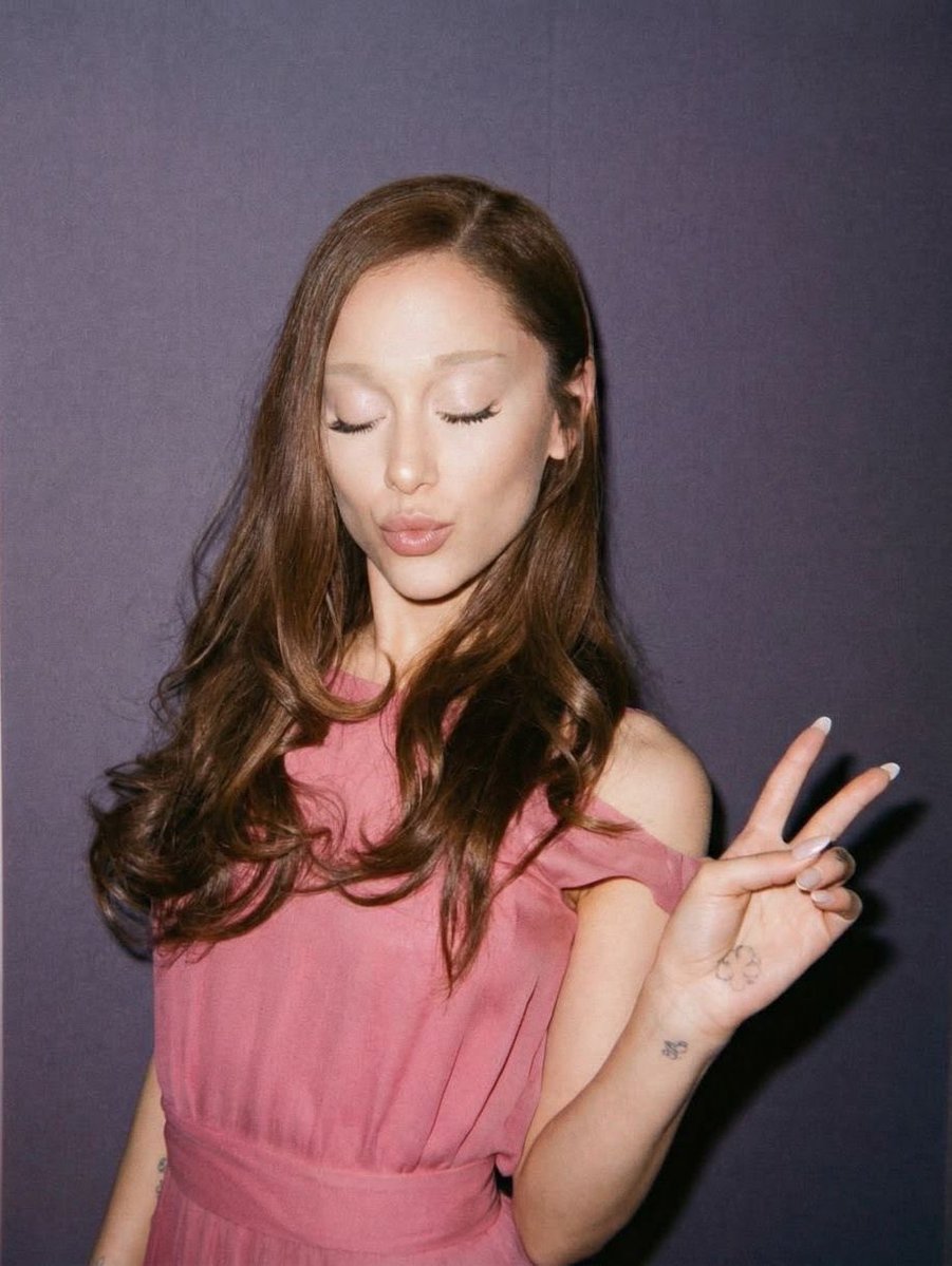 xhilombo's tweet photo. ariana as my birthday color !! https://t.co/2op05h9rAG