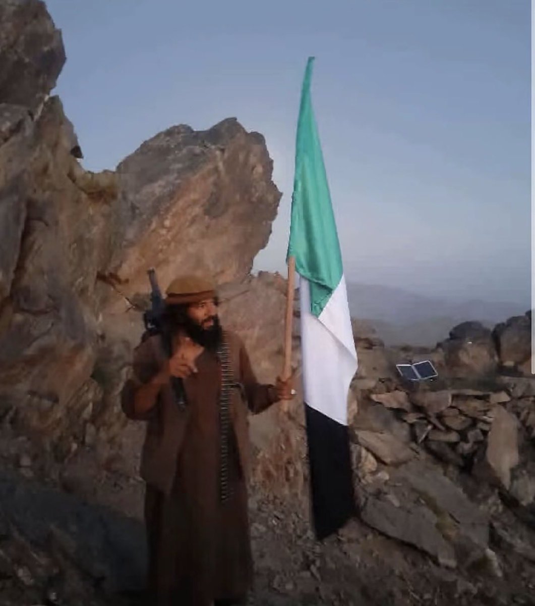 aryaee001's tweet photo. به شایعات دشمن باور نکنید قمندان صاحب مختار شورش در صحت کامل و در جای امن به سر میبرد. https://t.co/3nu8uiJIFO