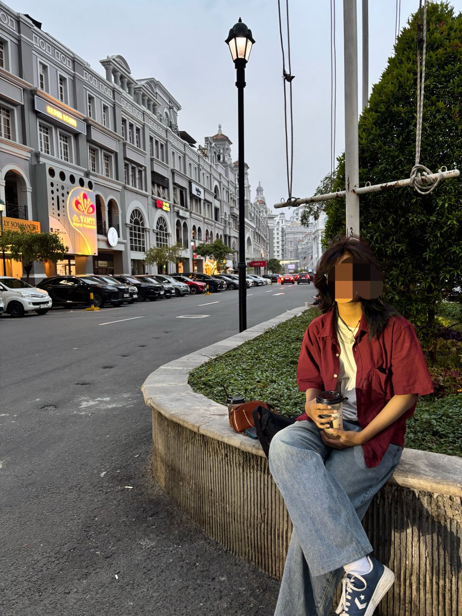 bluurubrlue's tweet photo. date w/ my mom🚶‍♀️ https://t.co/yIVG64dwsG