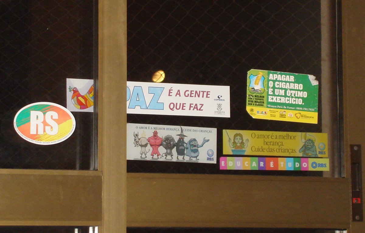 diler2006's tweet photo. @rbstv Mais uma, agora com a Lua nascente ao fundo (17/04/2006). @rbstv https://t.co/99zZ0mtGiE