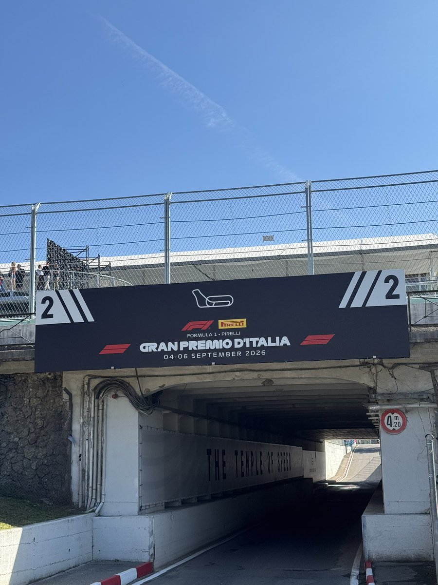 RealeXlo296's tweet photo. 📍Autodromo Nazionale Monza

Un autre monument de la région 🇮🇹
Avec des petites Ferrari qui tournent 🏎️

Par contre horrible ville pour les transports en communs 😭 https://t.co/KUcICiLpkb