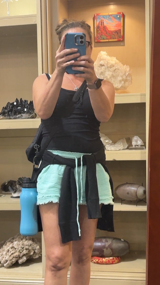 pnutsfeet's tweet photo. Well #cottonwood #az was a blast. Long drive too many slow ass drivers but found me a pair of #shoes 🤣 https://t.co/jvaLKLGLVF