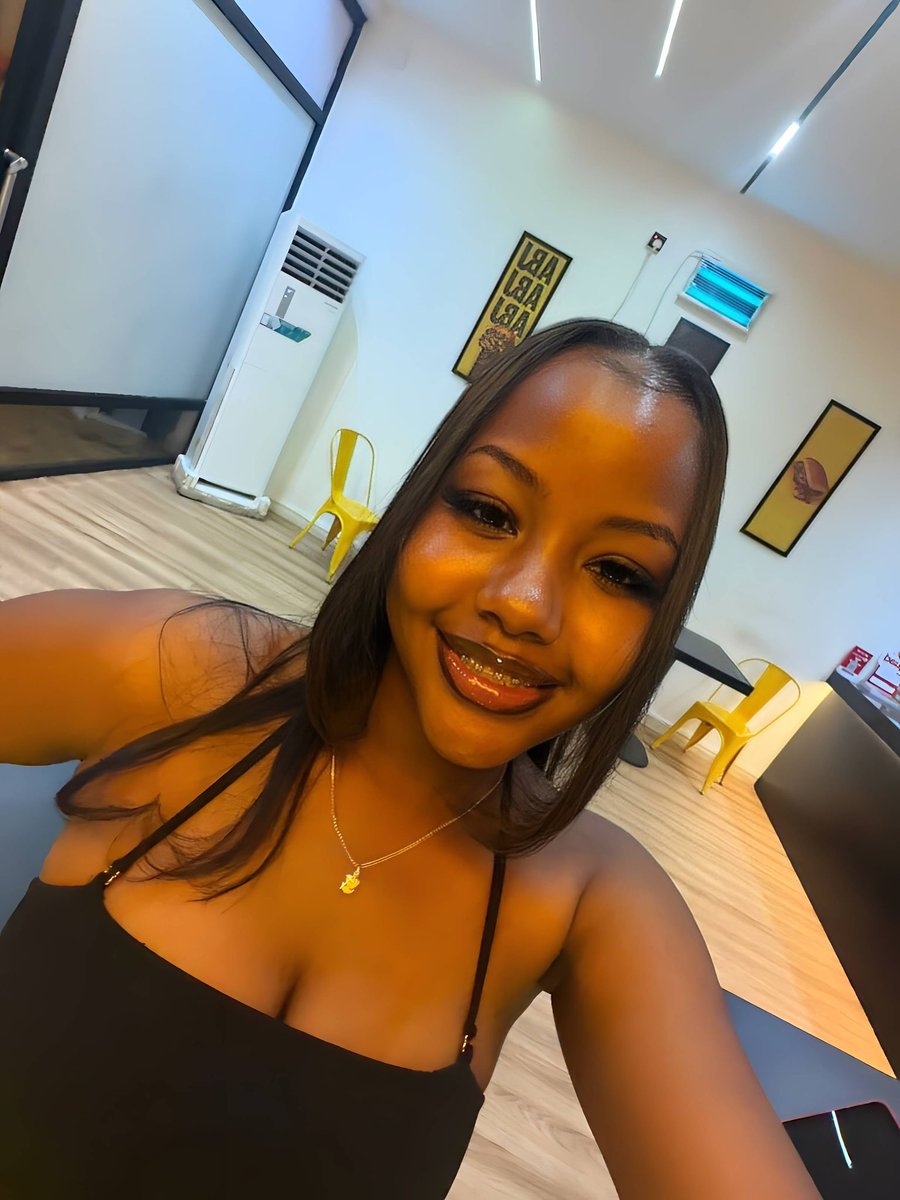 anita_amadu's tweet photo. This hair is making me look cute and adorable, I want to look hot and sexy instead💗😔 https://t.co/jEr0Z4Fsyw