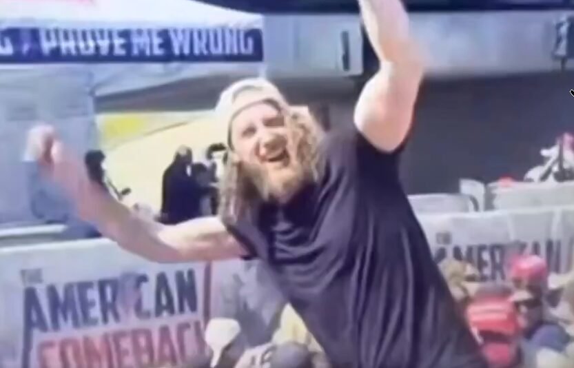 Sn0w_Nova's tweet photo. How it felt watching Van beat the shit out of pantoja https://t.co/WfFgUVBzSm