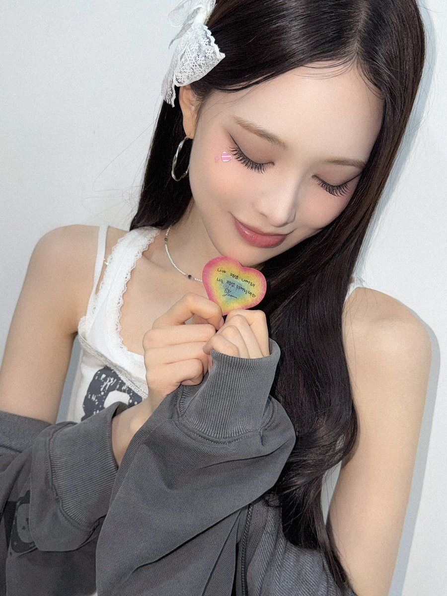 izna_offcl's tweet photo. [iznaPIC📷]

2026.09.20 <2026-2027 izna Concert Tour: WHO DAT GIRL? in SEOUL> DAY2

#izna #이즈나 
#izna_CONCERT_TOUR 
#WHO_DAT_GIRL #izna_WHO_DAT_GIRL https://t.co/VnDUDfYcQC