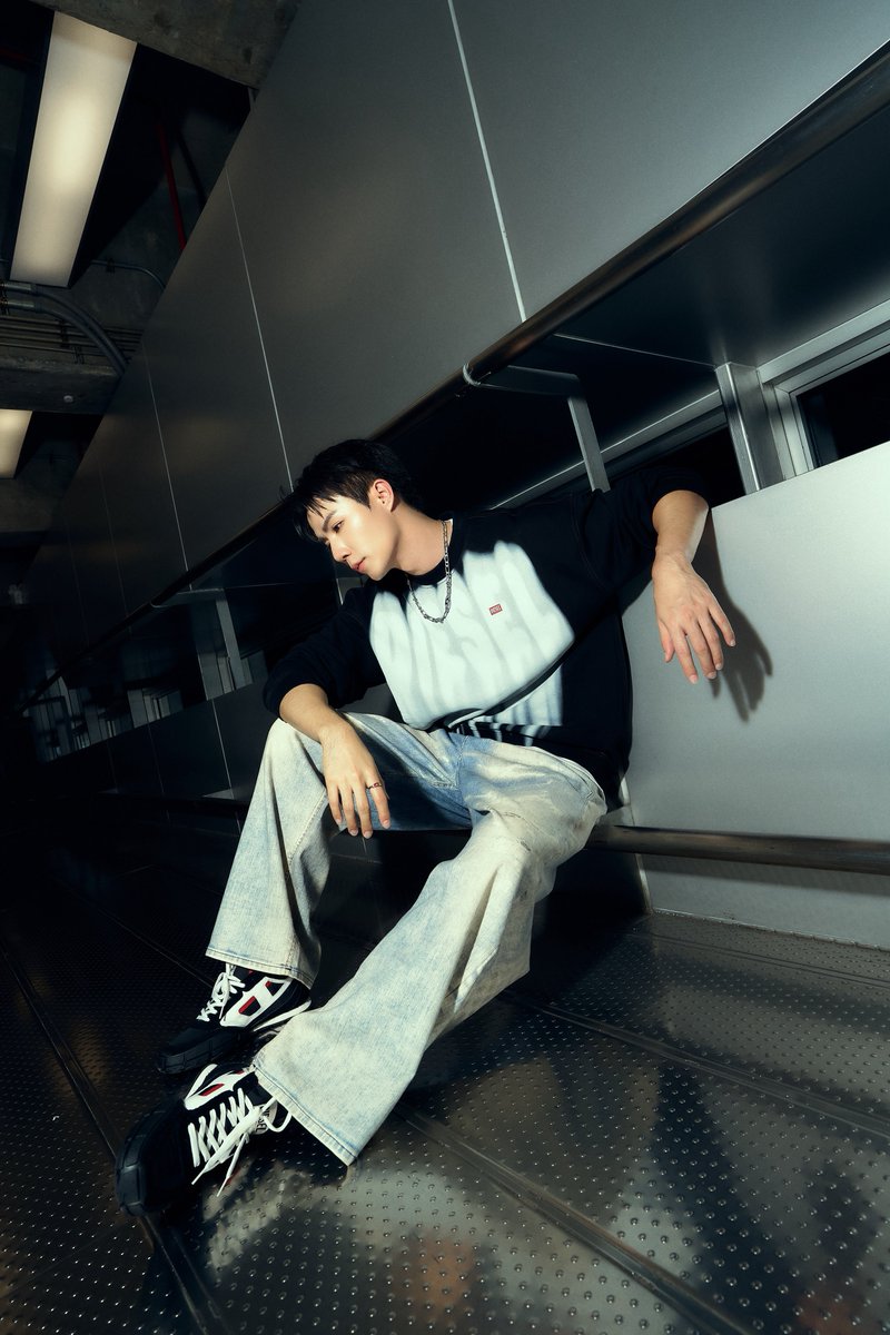 Kazzmagazine's tweet photo. แอร์พอร์ตลุคที่เท่ที่สุด! “ซี พฤกษ์” เตรียมออกเดินทางสู่กรุงมิลาน เพื่อเข้าร่วมชมโชว์จาก DIESEL Milan Fashion Week 🖤

ZEE PRUK GO TO MILAN
#ZEEPRUKDIESEL
#DieselSS27 #ForSuccessfulLiving
#KAZZMAGAZINE https://t.co/U9OuukXRyP