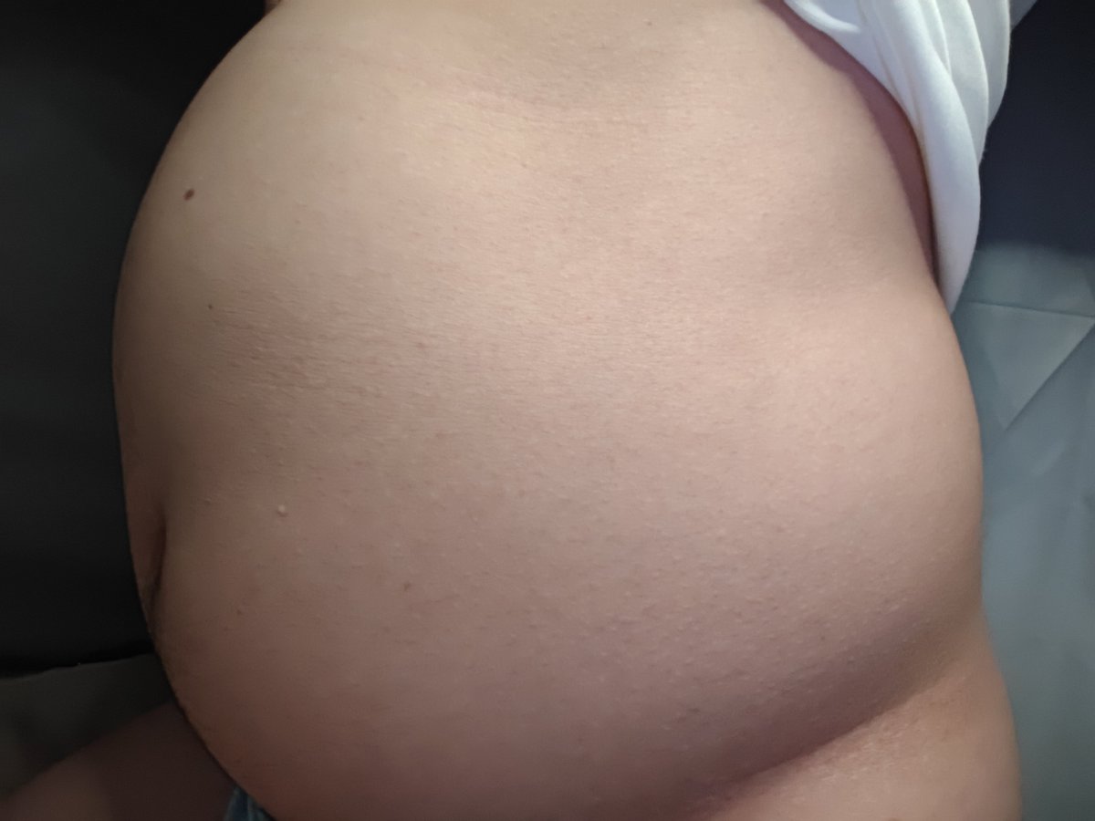 CYong89500's tweet photo. 吃完东西后充气 #belly #airinflation #inflation #foodee #foodbody https://t.co/9Bl7evuBJs