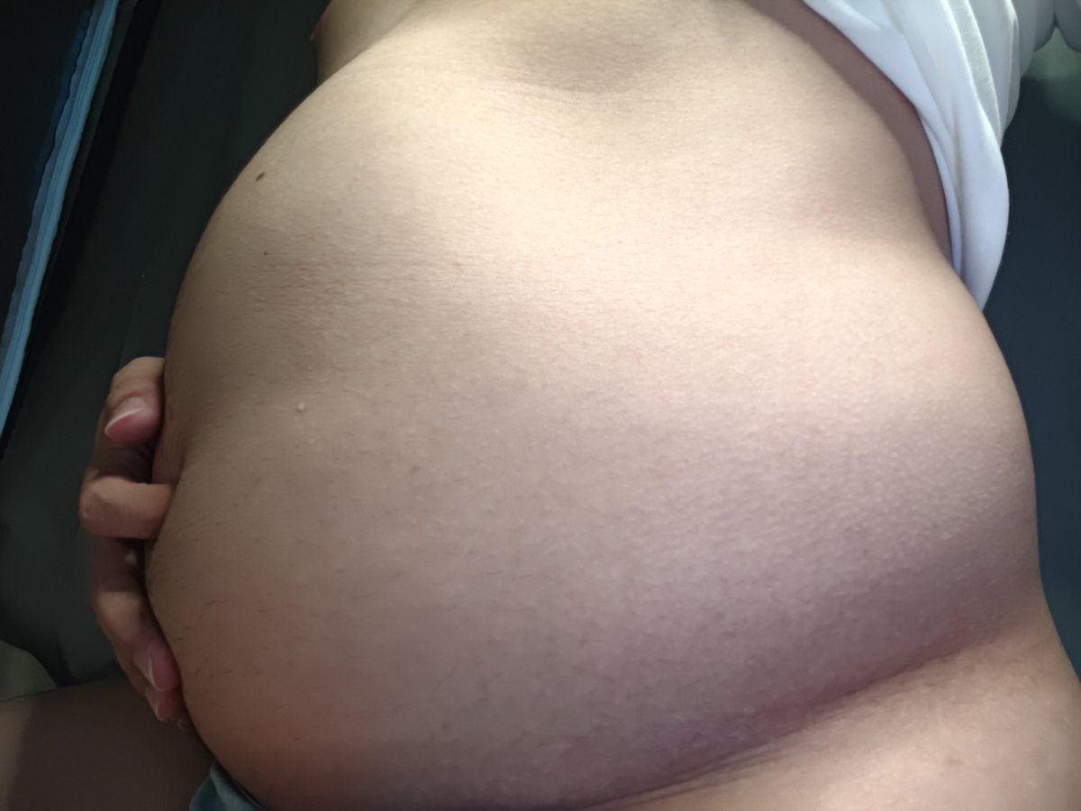 CYong89500's tweet photo. 吃完东西后充气 #belly #airinflation #inflation #foodee #foodbody https://t.co/9Bl7evuBJs