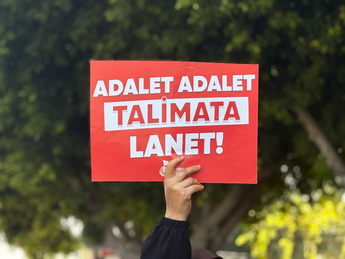 RahimeOncel1's tweet photo. Bizler;
Hak, 
Hukuk,
Adalet istiyoruz(!)

Mücadelemiz Adalet sağlanana kadar devam edecek‼️

#AdanaEmniyeti
#YargıEliyleZulüm
Polis DevletiIstemiyoruz https://t.co/Y9vRkXkf44