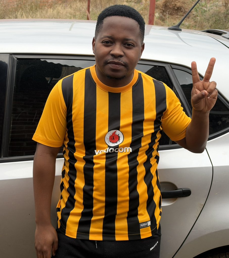RealTshemedi2's tweet photo. Day 20 also offers me a chance to include 2 iconic Kaizer Chiefs jerseys which can’t have their own days because they are worn out. 

On the rights it’s the last jersey to lift a league trophy at Kaizer Chiefs. https://t.co/ZGUekE0sDn