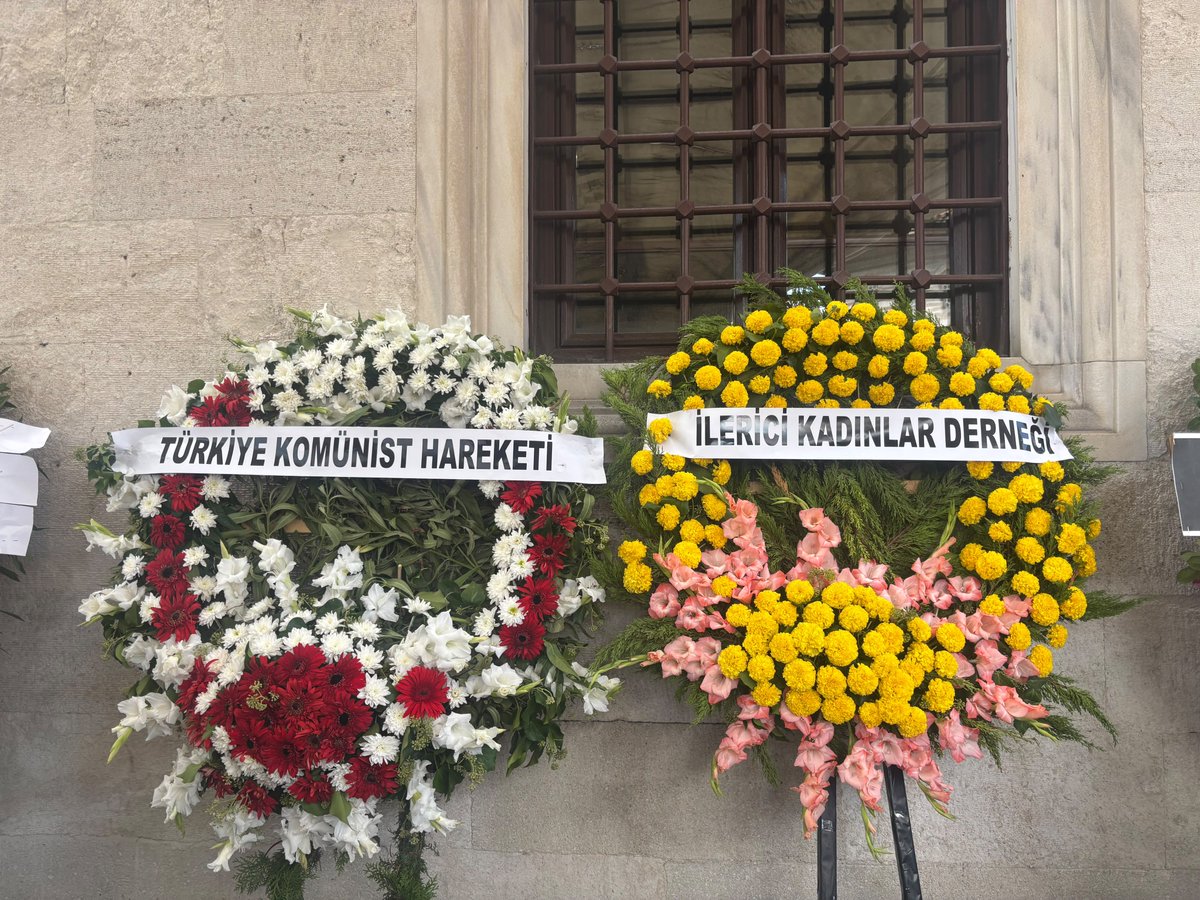 TKH_genelmerkez's tweet photo. 📣 Tiyatro ve sinema emekçisi, emek ve bağımsızlık mücadelesinin neferi, dostumuz Gülsen Tuncer'i parti heyetimiz ve Genel Başkan Aysel Tekerek'in katılımı ile sonsuzluğa uğurladık.

Anısı mücadelemizde yaşayacak! https://t.co/a3bEb4765u