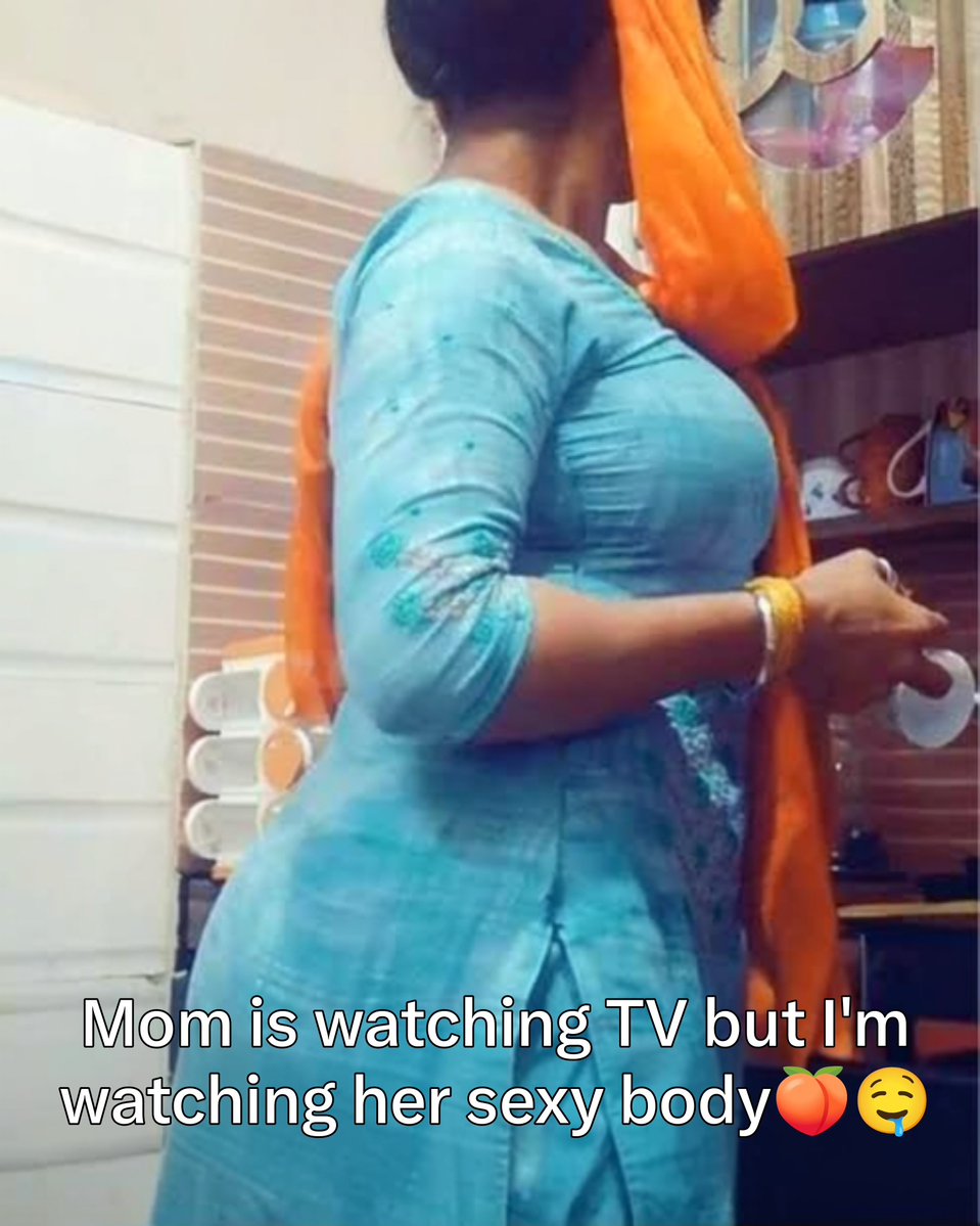 Pottapayanyn3o's tweet photo. Amma Tv pakura naa ava molai kundi pakura kai adhikira uffff love u amma🤤 https://t.co/RWjZgf8MmT
