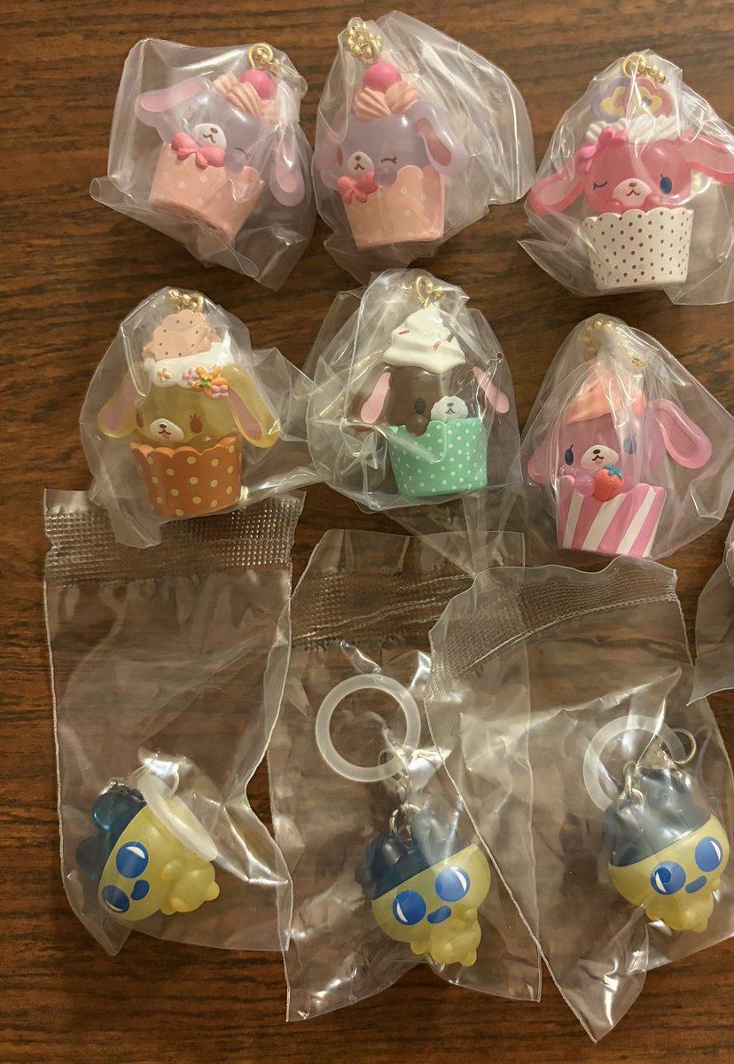 twinklanan2's tweet photo. 【譲渡 交換】シュガバニ カップケーキ たまごっち めじるし ズートピア サンリオ アンパンマン

譲）画像参照

求）定価
ディズニー ハロウィン めじるし
チップ、デール、（ミッキー）

譲渡の場合は画像1枚目は2枚目（上から優先度高）からお引き取りお願い致します。
都内手渡し、郵送。 https://t.co/NgBVhhiYaA