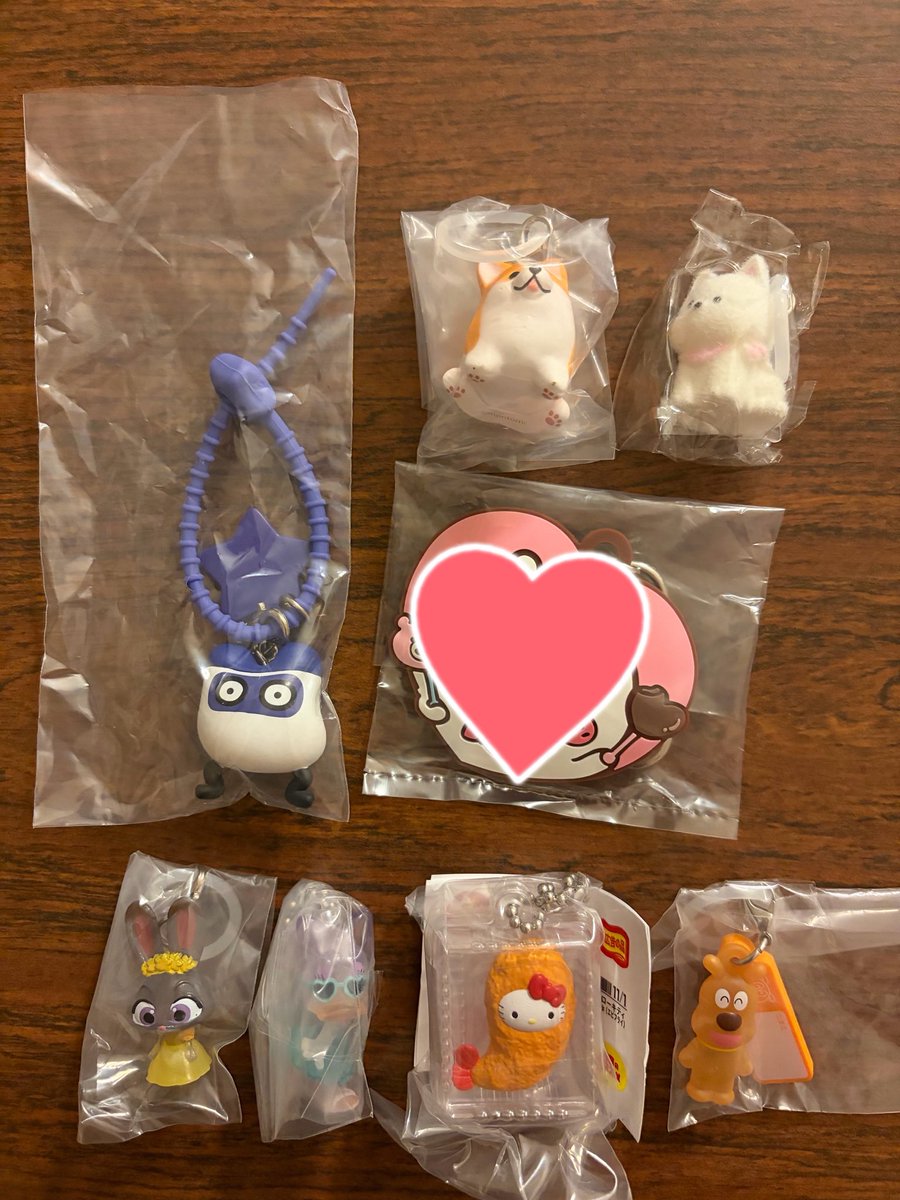 twinklanan2's tweet photo. 【譲渡 交換】シュガバニ カップケーキ たまごっち めじるし ズートピア サンリオ アンパンマン

譲）画像参照

求）定価
ディズニー ハロウィン めじるし
チップ、デール、（ミッキー）

譲渡の場合は画像1枚目は2枚目（上から優先度高）からお引き取りお願い致します。
都内手渡し、郵送。 https://t.co/NgBVhhiYaA