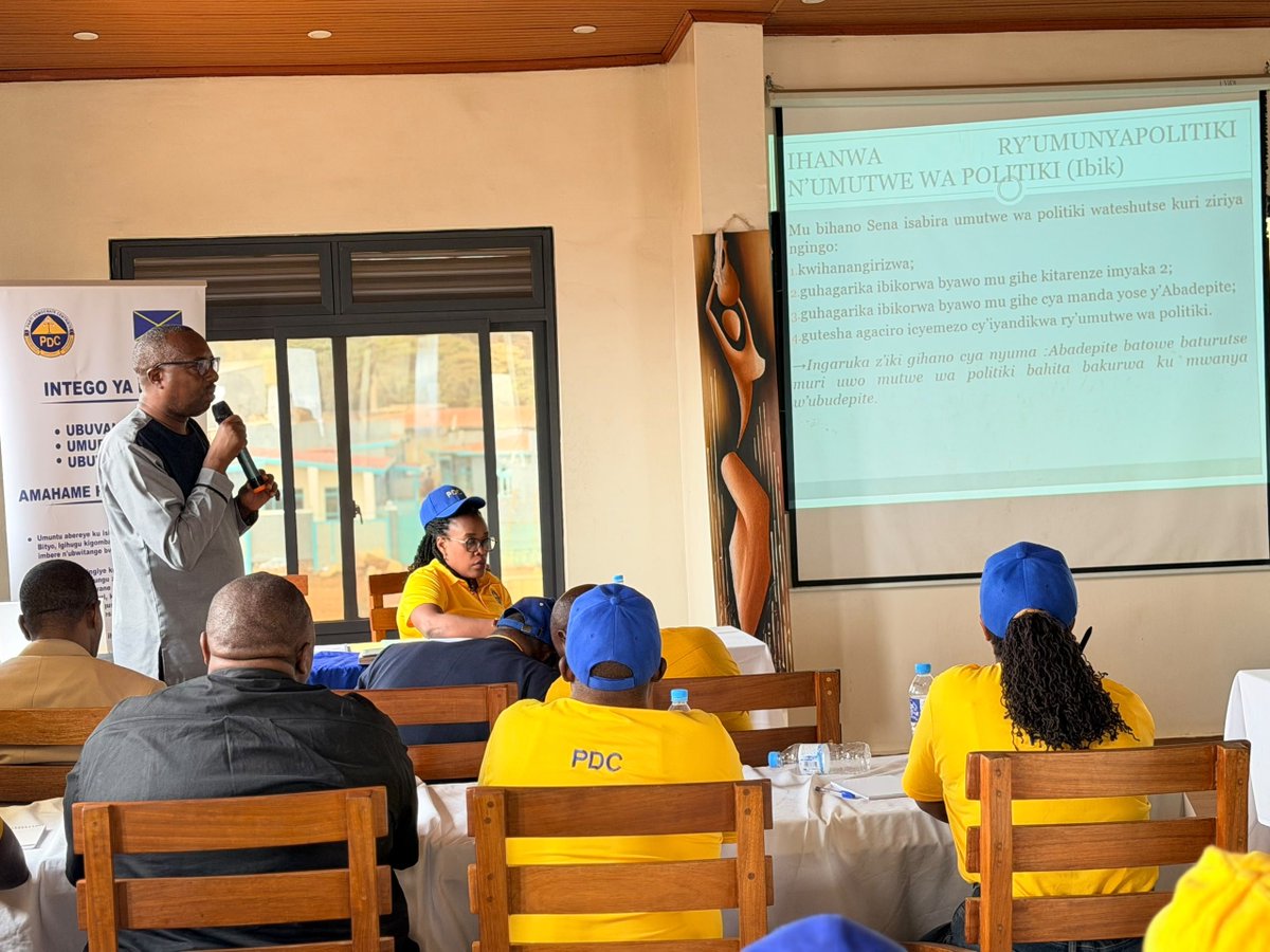 PdcRwanda's tweet photo. Mu mahugurwa y'abayobozi b'inzego zitandukanye za @PdcRwanda E.S wa @NFPO_Rwanda yasabye  abanyapolitiki kwibanda ku: 
• Ubumwe bw'abanyarwanda 
• Gushyira imbere inyungu z'igihugu. 
• Gukorera mu mucyo
• Kubahiriza amahame ya  Demokarasi 
• Kujya inama n'abo dukorana https://t.co/WmADRiBP6f