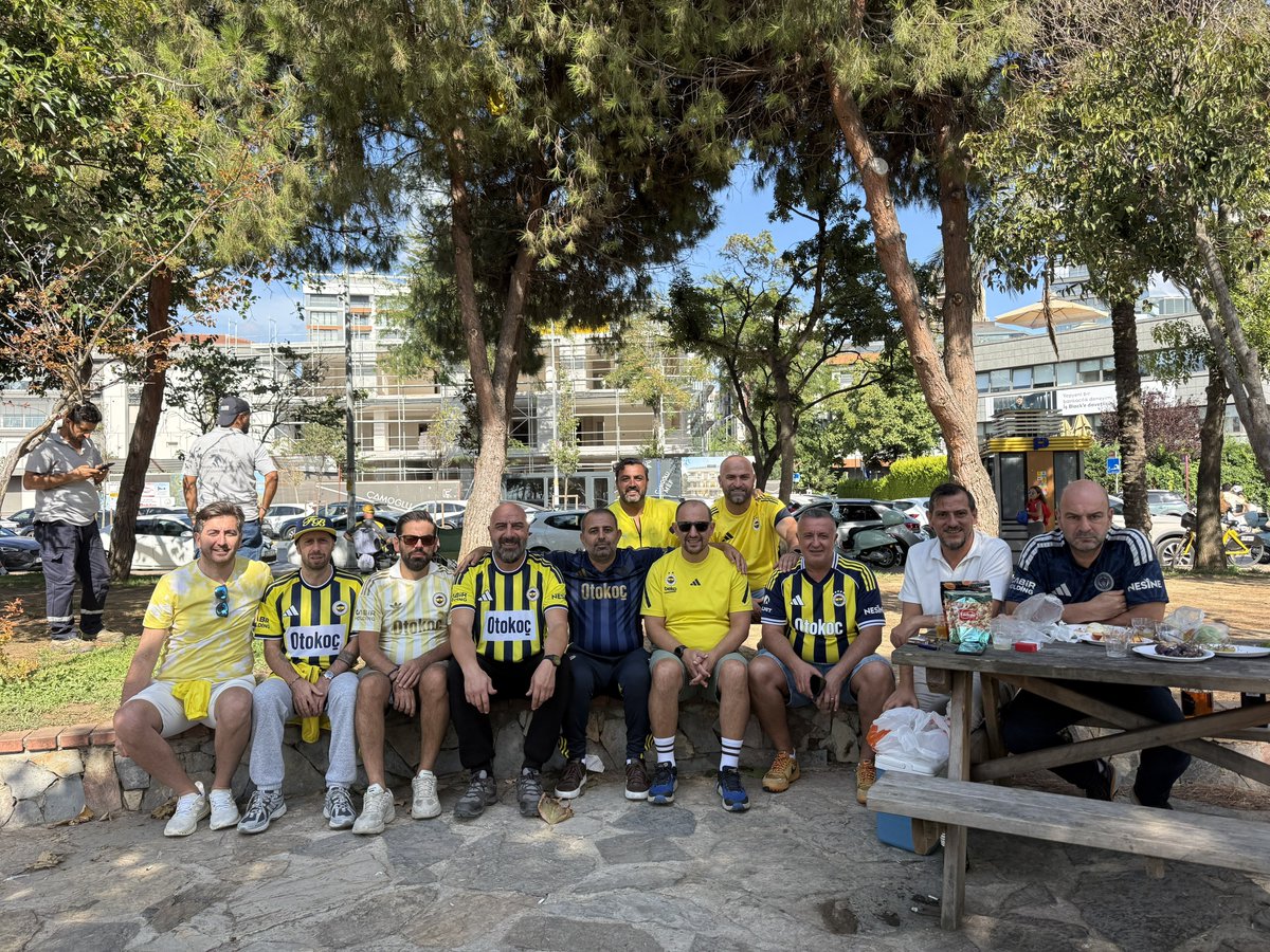 ErkanKa17505547's tweet photo. Çoşkuyla toplandık yeniden başlıyoruz umudumuz yüksek yenelim her şeye yeniden başlayalım haydi @Fenerbahce @ozer__ay https://t.co/0XTNOH3SDQ