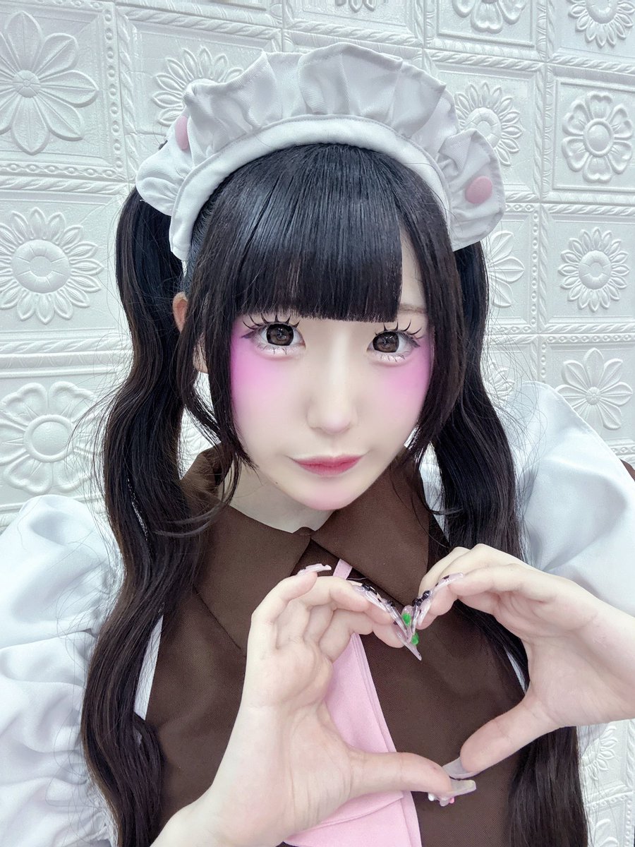 maid_love2's tweet photo. あっとほぉーむカフェ 大阪本店２階

おかえりなさいませ♪ご主人さま・お嬢さま♥
らぶきゅん♡シティからやって参りました🎀✩
「らぶ」と申しますヾ(•̥ ω •̥)♥

らぶきゅ〜ん♥な日々を過ごしていただけるよう愛をこめてお給仕させていただきますっ🍓♥

初お給仕 らぶ https://t.co/AWxMV8Lxob