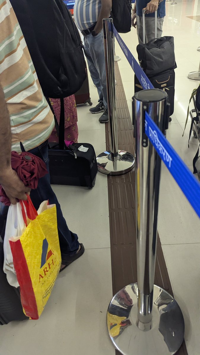 Arjun_1236's tweet photo. @AAI_Official 

This is the state of the accessible pathways for blind in Pune airport

Would love to see india more accessible friendly. https://t.co/jScmnLxNV2
