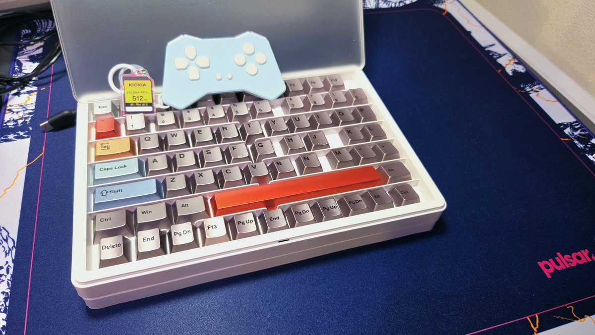 s133p_q's tweet photo. 戦利品🎮
@moimate_inc @PulsarJapan #GuangdongOuxide #oshidkeycaps https://t.co/s8r4zk8yJK