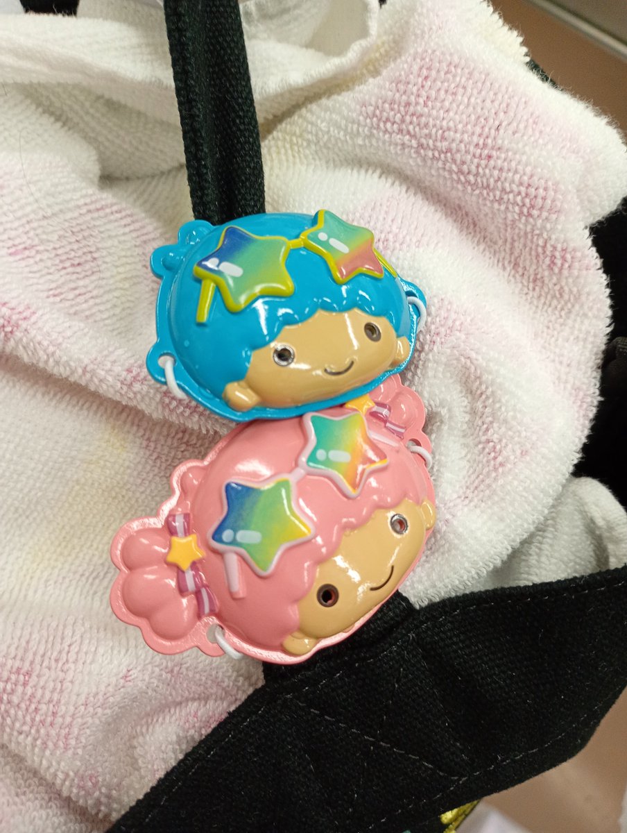 ta_amou's tweet photo. 仕事帰りにけやきひろばビールまつり行ってお土産が何故かリトルツインスターズ... https://t.co/R6ck1lMTCB