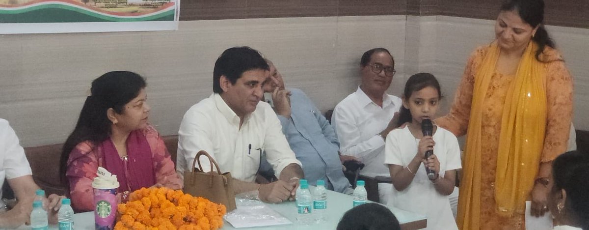 DevinderSingh__'s tweet photo. जिला कांग्रेस कमेटी यमुनानगर शहरी व ग्रामीण द्वारा आयोजित महिला संगठन सर्जन कार्यक्रम का आयोजन किया गया कार्यक्रम में संगठन सर्जन की प्रभारी आदरणीय श्रीमती सीमा शर्मा जी विशेष रूप से शामिल रही और काफी संख्या में महिला कार्यकर्ताओं ने हिस्सा लिया और जिला अध्यक्ष के लिए अपना आवेदन दिया

@RahulGandhi @kcvenugopalmp @SanjaySDutt @Kumari_Selja @raonarenderinc @ indiannationalcongressharyana
