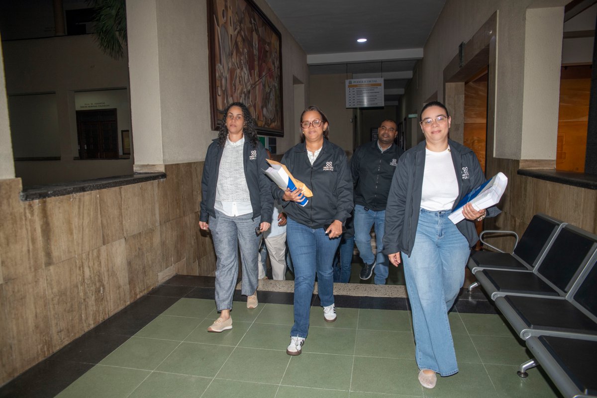 ProcuraduriaRD's tweet photo. Noticias | Ministerio Público solicita 18 meses de prisión preventiva contra 25 personas arrestadas en Operación Cobra 2.0-A

https://t.co/AhDq5li8YV https://t.co/34IHiPo55i