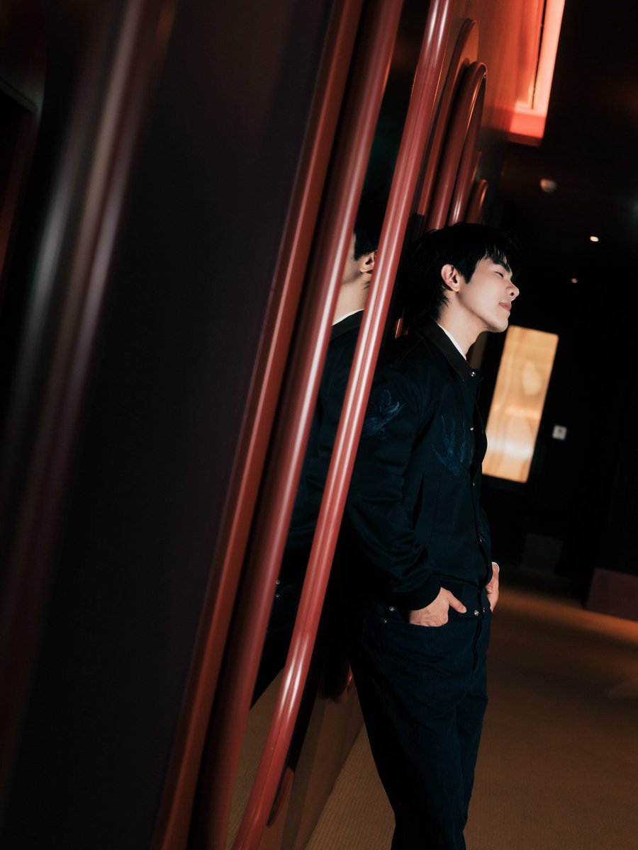 dpentm's tweet photo. Dior รอบนี้ได้พี่มายลุคหมาเด็กสุดเท่ไปครองล่ะ ชอบมากกกก ฟีลจับต้องได้🤩🤩🤩🤩

@milephakphum #MilePhakphum 
#DiorWinter26 https://t.co/ZMtEPOdbLK