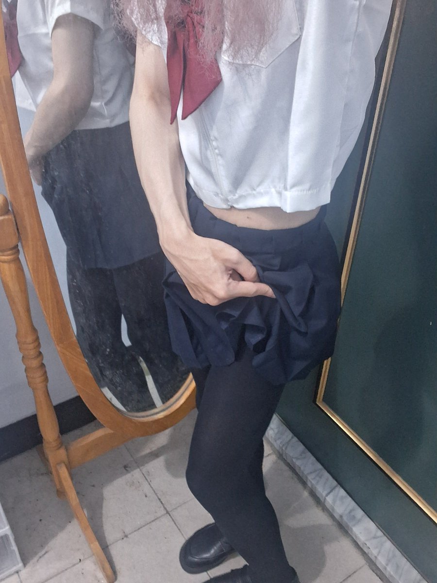 XiaYui906's tweet photo. 今日服裝~~
雖然目前也還沒收到約約但先換好衣服惹~
#桃園中壢 #男娘 #女裝 #制服 #黑絲 https://t.co/XrnC6Rs7FM