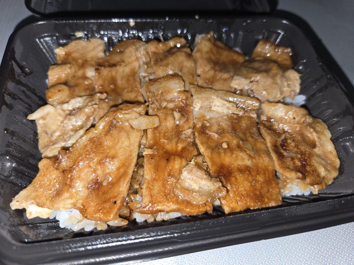 yasu5bass's tweet photo. 何だかね～(ー。ー#)
今日もお疲れさまでした！
さぁ飯だ！！！
#おうちごはん
#晩ごはん https://t.co/5NVoAlGToA