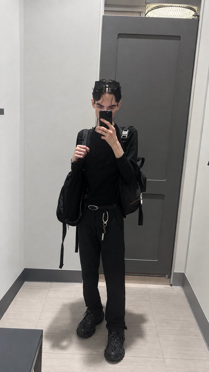 thisshitsrare's tweet photo. 制服。 https://t.co/0hFeIkBS5f