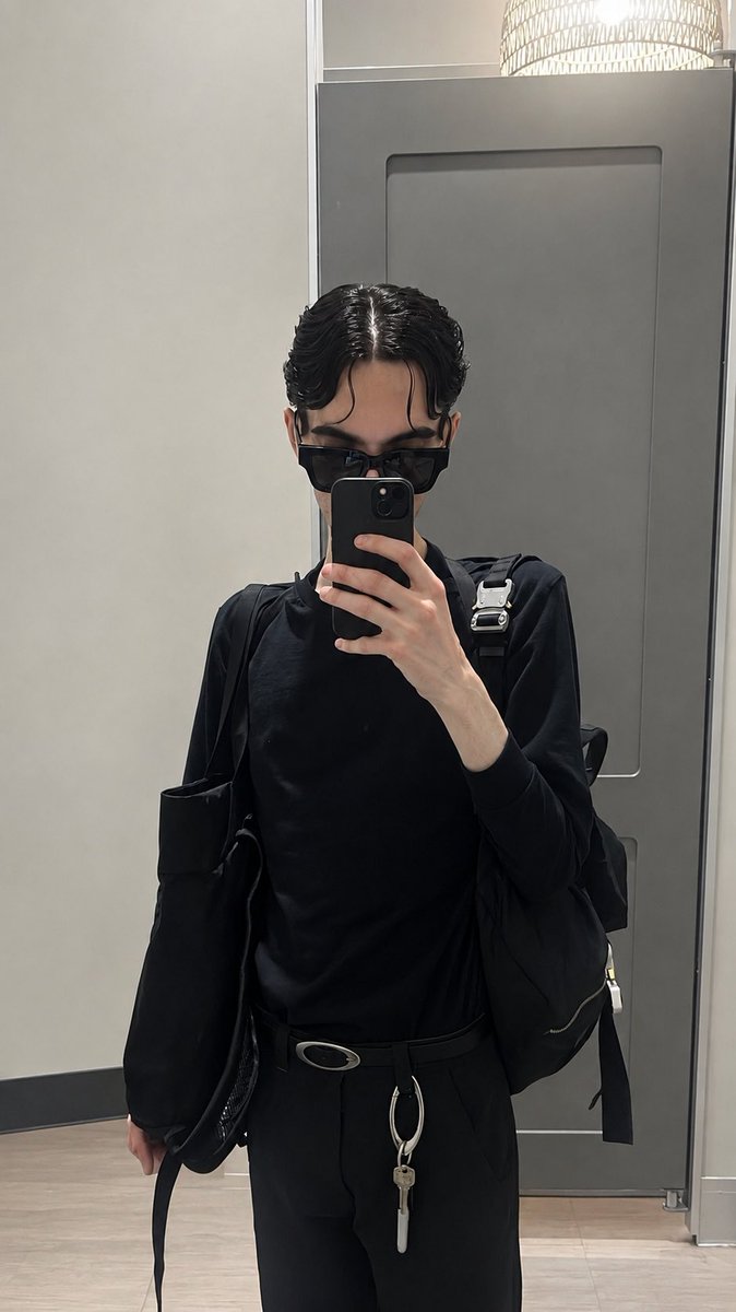 thisshitsrare's tweet photo. 制服。 https://t.co/0hFeIkBS5f