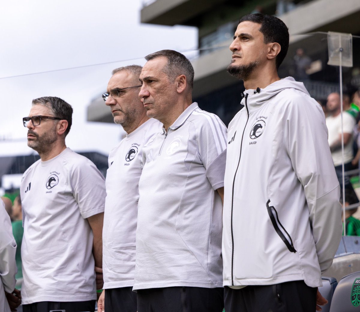 ActuSPL's tweet photo. SITUATION TRÈS PARTICULIÈRE 😭😭

Alors que l’Arabie saoudite se prépare, durant cette trêve, à accueillir la Coupe du Golfe 2026, la direction sportive a décidé d’exclure le meilleur jeune joueur, Musab Al Juwayr.

La raison ? Il aurait commandé à manger !💀

🤣🤣🤣🤣🤣 https://t.co/kVQ4sSl7yi