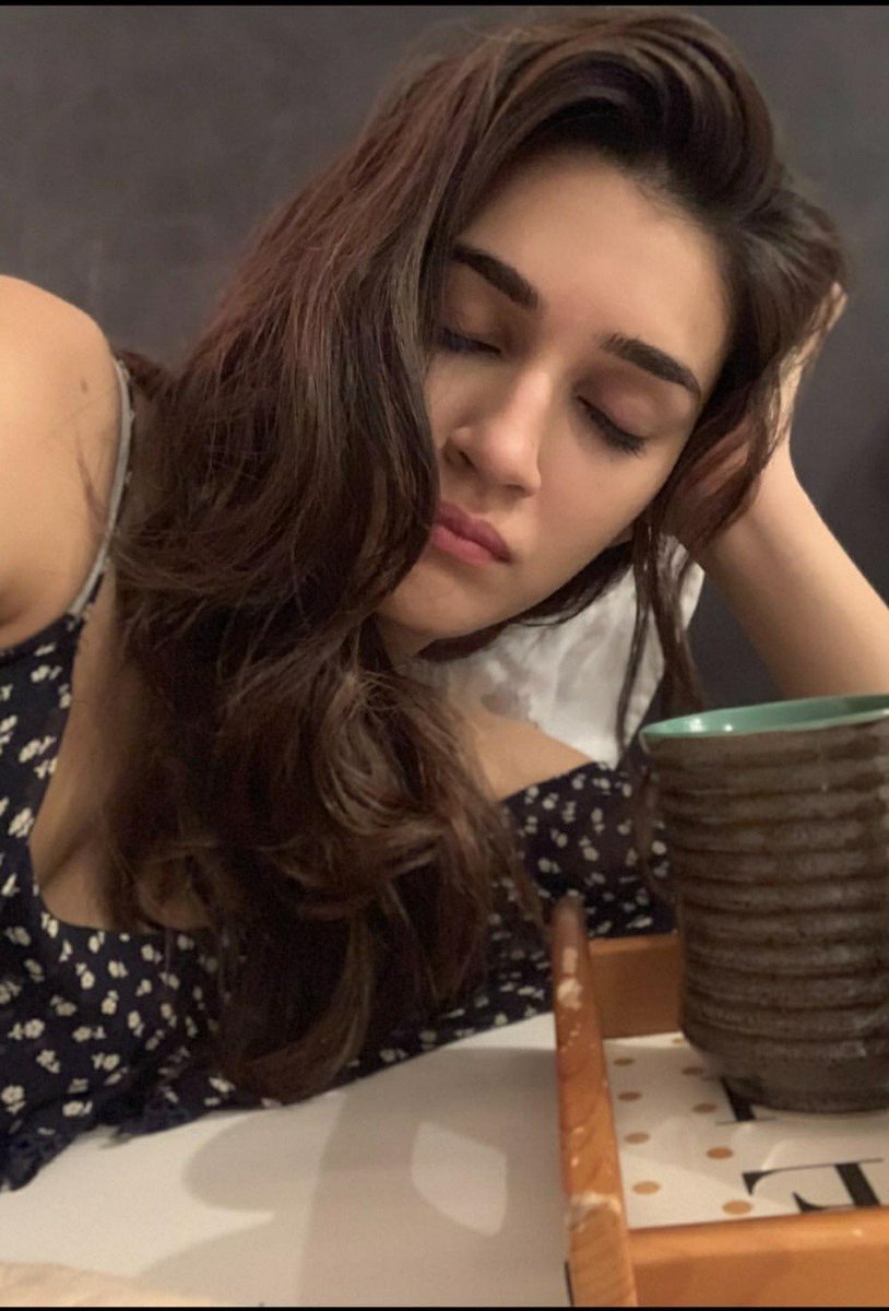 KritisUniverseX's tweet photo. Feeling Bored😵‍💫 TEA Time ☕️ https://t.co/VvDaYlYiF6