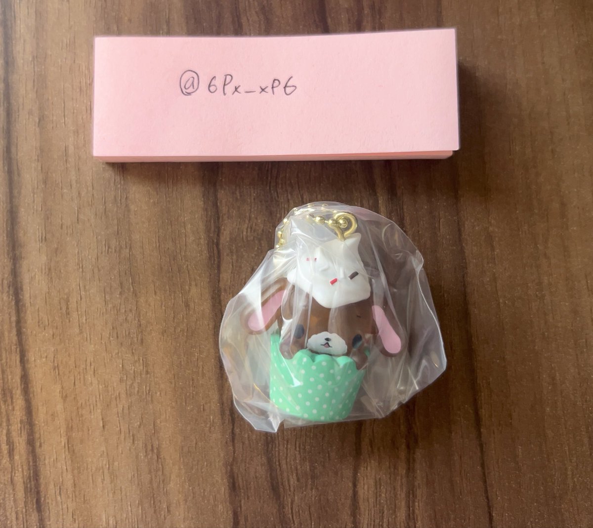 6Px_xP6's tweet photo. @takipiyokun0 こちらのくろうさと同種ブルーベリーうさの郵送での交換可能でしょうか？
ご検討よろしくお願いします。 https://t.co/UmWVXwpxKu