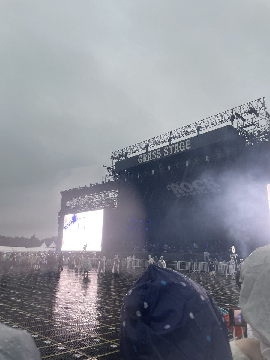 paakosmk's tweet photo. 📍9/20 ROCK IN JAPAN FESTIVAL
大雨だったけど楽しすぎた初ロッキン🎶
無理せずindigo、UVER、sumikaくらいだったけど、いい思い出になりました^_^
来年は晴れますように🍀
#ROCKINJAPAN
#ロッキン https://t.co/eWbRds4m9k