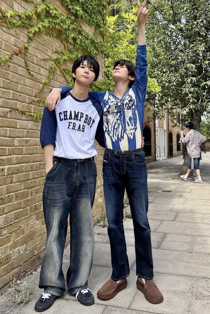 yunyann_yan's tweet photo. チームコリアの骨格マジで好き。めちゃくちゃ男らしい骨格でドキドキすんの。2人とも高身長で足長くて頭小さくて首長くて肩幅あって筋肉も程よく付いててめっちゃ男。2人だけになると途端に空気感が雄になるの良い。やっぱデカい男って最高ですね… https://t.co/fGCEj8xSuJ