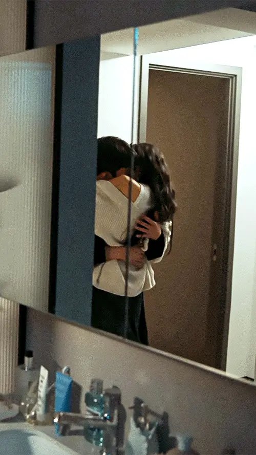 tammypabo's tweet photo. you’ll notice that Luan Nian is almost never physically above Shang Zhitao when they kiss. He doesn’t tower over her or pin her against a wall. He’ll actually crouch down to kiss her, so their kisses are usually at eye level or from an equal/slightly lower position.

and this was a deliberate choice by the intimacy coordinator and director. There was already a power imbalance between them because he was her boss, so they didn’t want to reinforce that physically by constantly putting him above her or in a position where he could restrain her. They wanted their physical dynamic to feel more equal once they were together.

I’m seriously so impressed by how much thought went into directing their intimacy. Even something as small as the angle and height of a kiss was considered in relation to their characters and their relationship

#TheEarlySpring